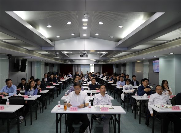 D:\工作\24年文件\學術大講堂\10月艾渤\照片\04 20241008“智能高鐵通信系統(tǒng)發(fā)展需求及挑戰(zhàn)性問題”名師講座\0P5A0012.JPG